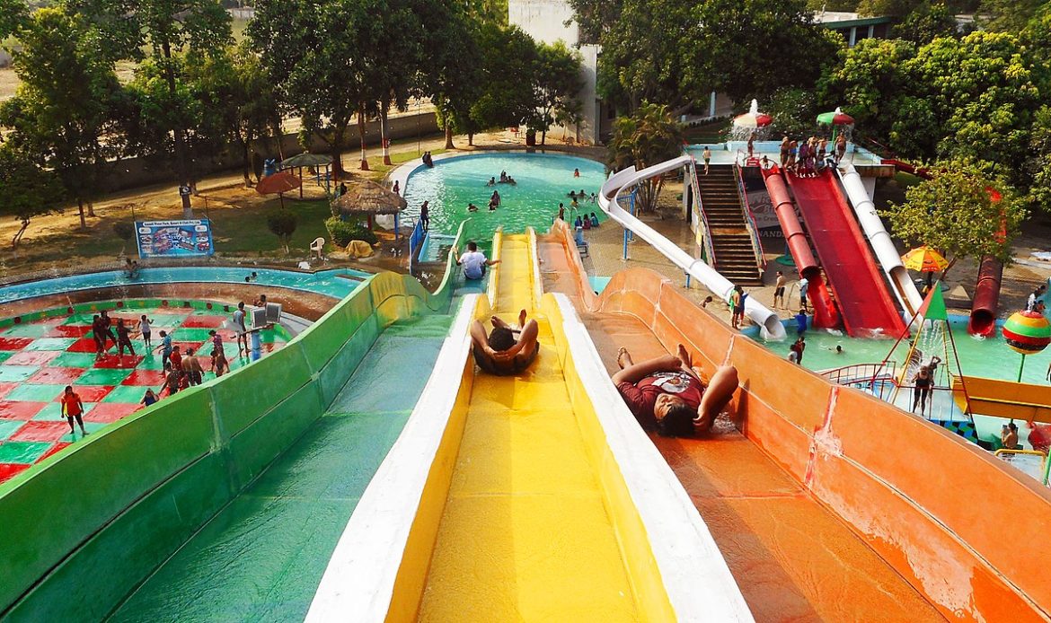 1200px-People_enjoying_summer_vacation_at_Anandi_Water_Park_on_eastern_outskirts_of_Lucknow_(U.P.) The Politics of Your Summer Vacation
